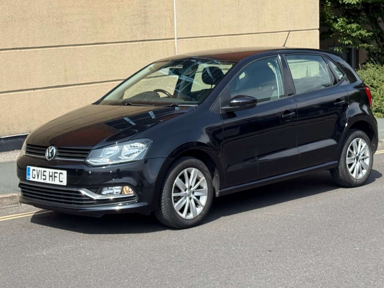 A 2015 VOLKSWAGEN POLO 1.2 TSI BlueMotion Tech SE Hatchback 5dr Petrol Manual Euro 6 (s/s) (90 ps) A 2015 VOLKSWAGEN POLO 1.2 TSI BlueMotion Tech SE Hatchback 5dr Petrol Manual Euro 6 (s/s) (90 ps)