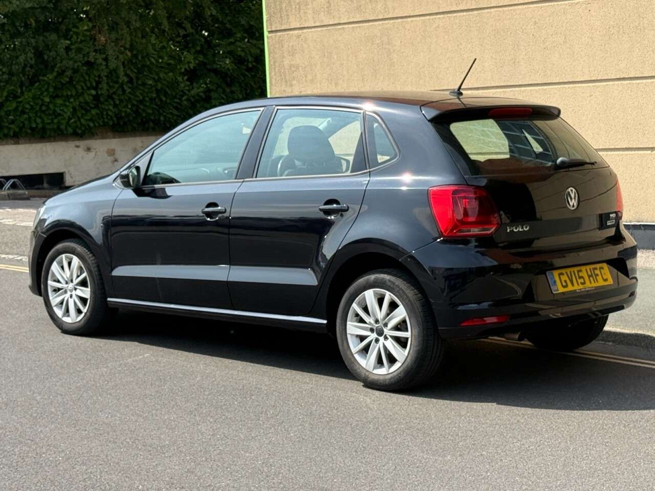 A 2015 VOLKSWAGEN POLO 1.2 TSI BlueMotion Tech SE Hatchback 5dr Petrol Manual Euro 6 (s/s) (90 ps) A 2015 VOLKSWAGEN POLO 1.2 TSI BlueMotion Tech SE Hatchback 5dr Petrol Manual Euro 6 (s/s) (90 ps)