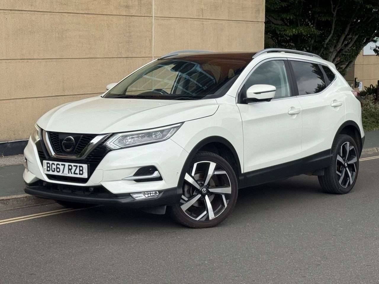 A 2017 NISSAN QASHQAI 1.6 DIG-T Tekna SUV 5dr Petrol Manual Euro 6 (s/s) (163 ps) A 2017 NISSAN QASHQAI 1.6 DIG-T Tekna SUV 5dr Petrol Manual Euro 6 (s/s) (163 ps)