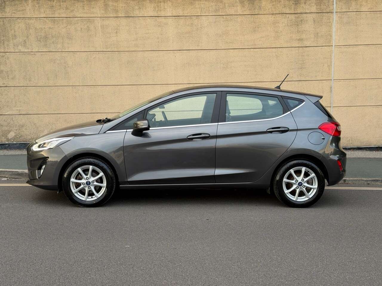 A 2017 FORD FIESTA 1.0T EcoBoost Zetec Hatchback 5dr Petrol Manual Euro 6 (s/s) (100 ps) A 2017 FORD FIESTA 1.0T EcoBoost Zetec Hatchback 5dr Petrol Manual Euro 6 (s/s) (100 ps)