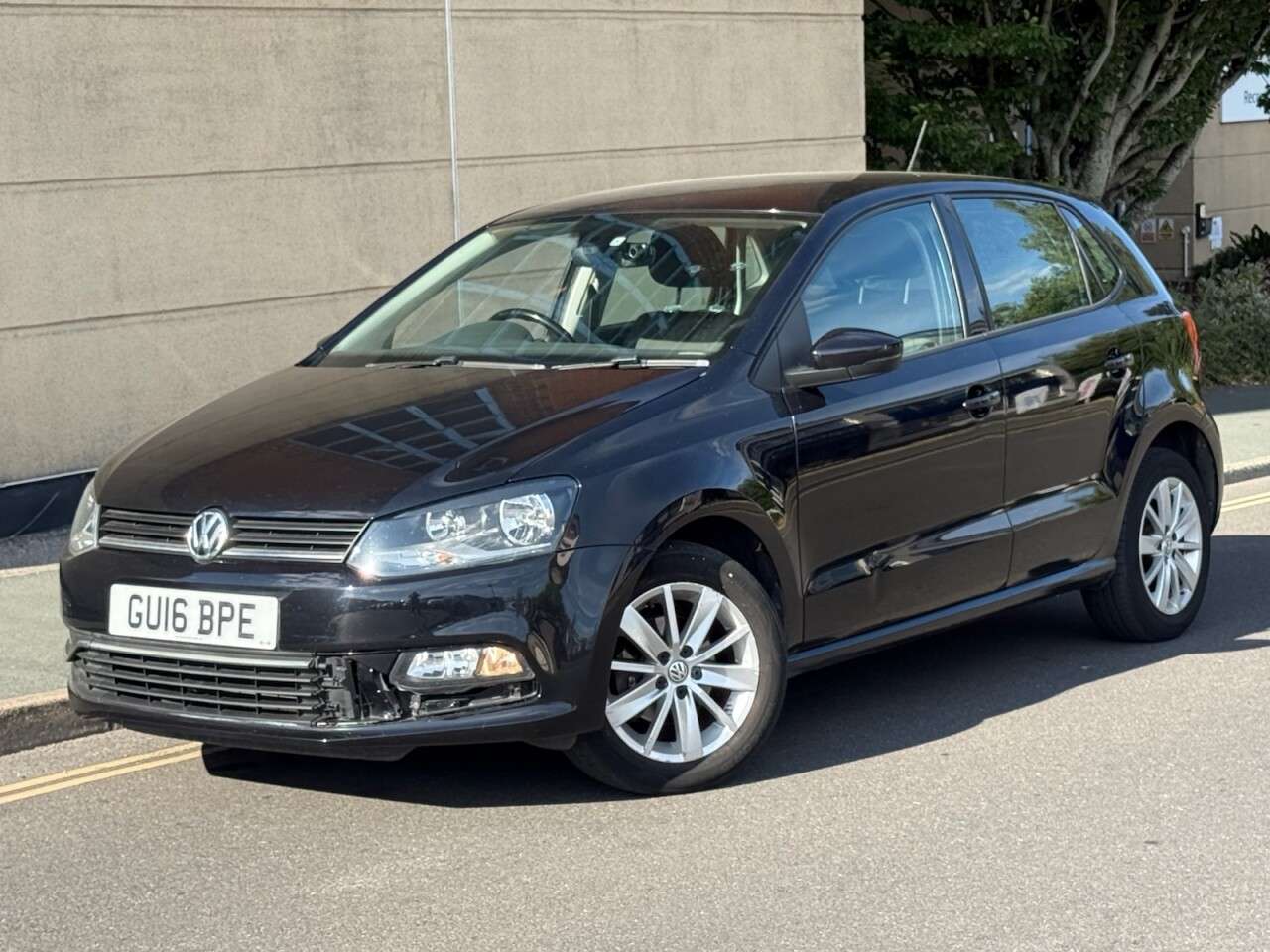A 2016 VOLKSWAGEN POLO 1.2 TSI BlueMotion Tech SE Hatchback 5dr Petrol Manual Euro 6 (s/s) (90 ps) A 2016 VOLKSWAGEN POLO 1.2 TSI BlueMotion Tech SE Hatchback 5dr Petrol Manual Euro 6 (s/s) (90 ps)