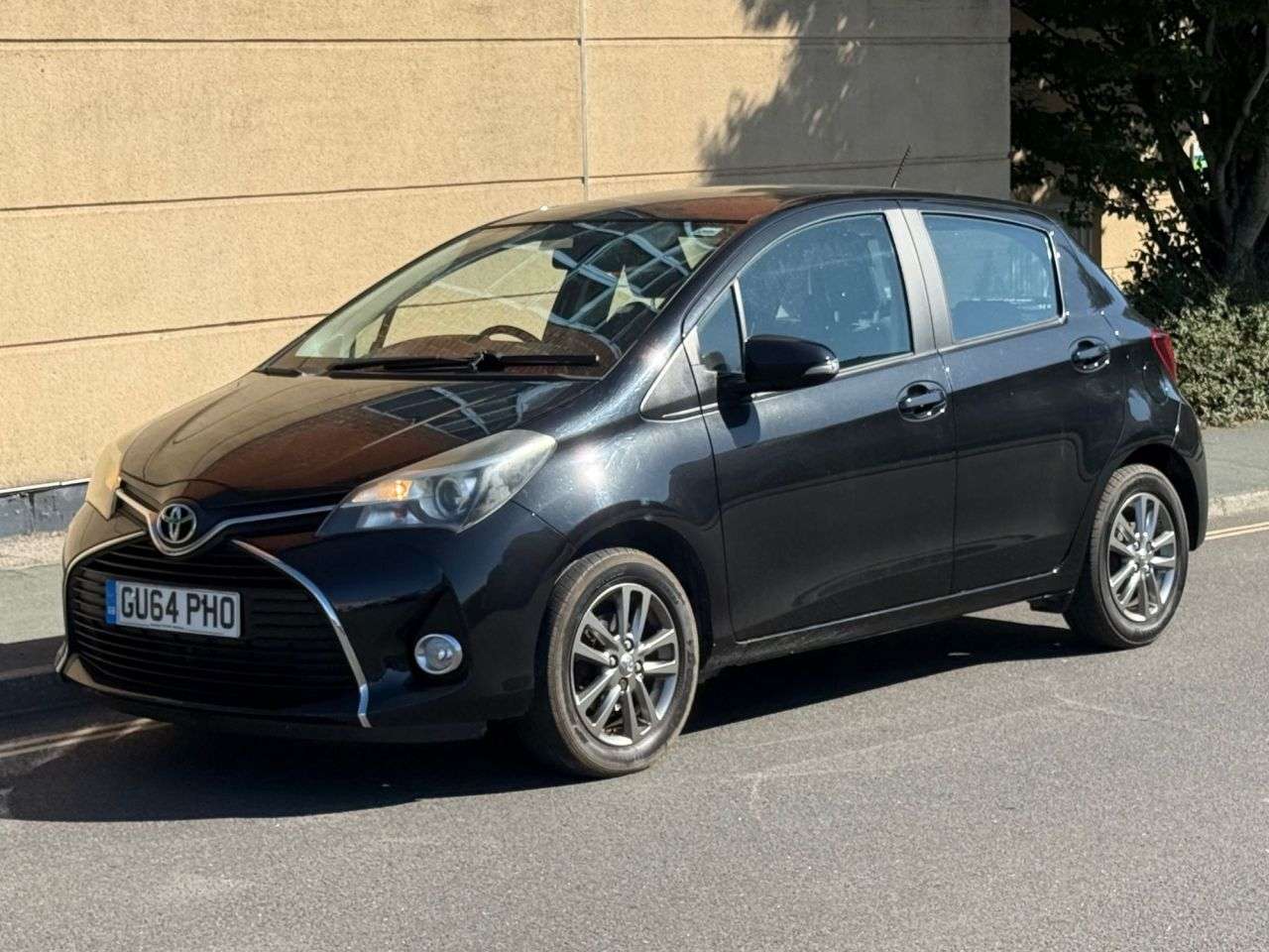 A 2014 TOYOTA YARIS 1.33 Dual VVT-i Icon Hatchback 5dr Petrol Multidrive S Euro 5 Euro 5 (99 ps A 2014 TOYOTA YARIS 1.33 Dual VVT-i Icon Hatchback 5dr Petrol Multidrive S Euro 5 Euro 5 (99 ps