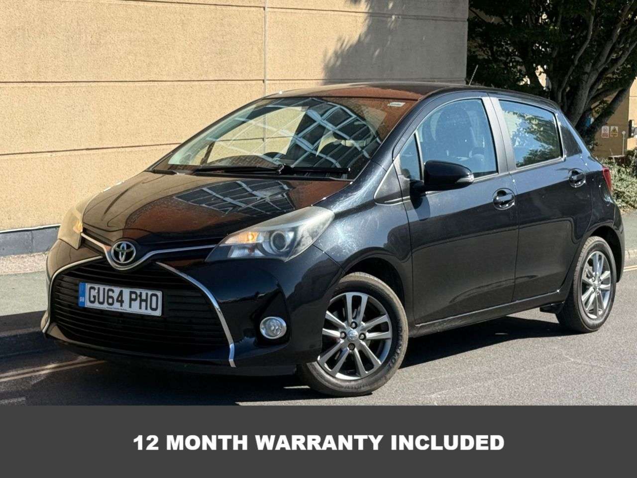 A 2014 TOYOTA YARIS 1.33 Dual VVT-i Icon Hatchback 5dr Petrol Multidrive S Euro 5 Euro 5 (99 ps A 2014 TOYOTA YARIS 1.33 Dual VVT-i Icon Hatchback 5dr Petrol Multidrive S Euro 5 Euro 5 (99 ps