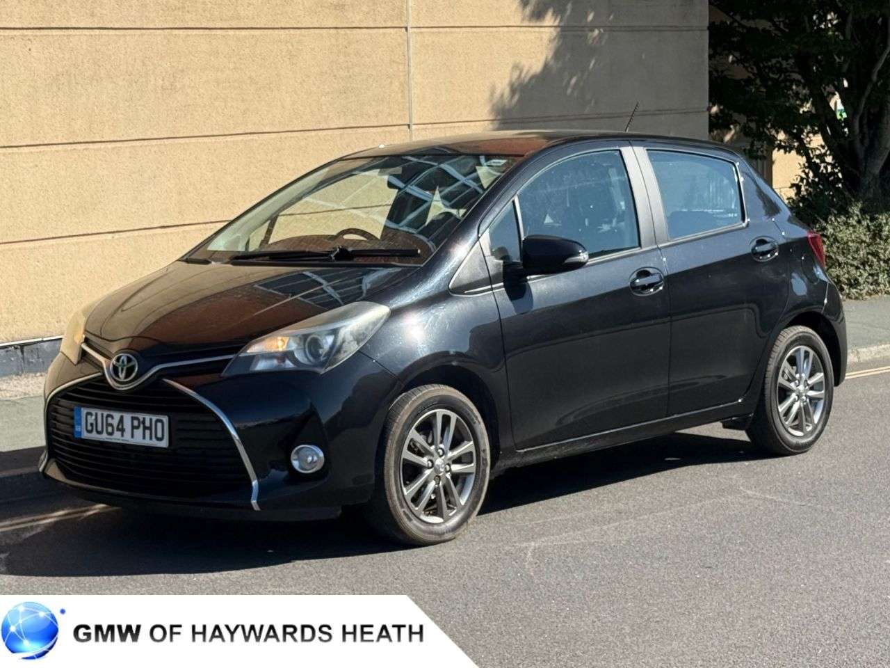 A 2014 TOYOTA YARIS 1.33 Dual VVT-i Icon Hatchback 5dr Petrol Multidrive S Euro 5 Euro 5 (99 ps A 2014 TOYOTA YARIS 1.33 Dual VVT-i Icon Hatchback 5dr Petrol Multidrive S Euro 5 Euro 5 (99 ps
