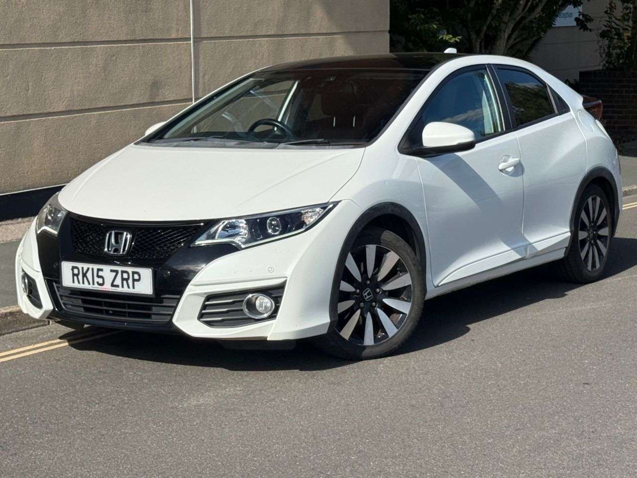 A 2015 HONDA CIVIC 1.8 i-VTEC SR Hatchback 5dr Petrol Manual Euro 6 (s/s) (142 ps) A 2015 HONDA CIVIC 1.8 i-VTEC SR Hatchback 5dr Petrol Manual Euro 6 (s/s) (142 ps)