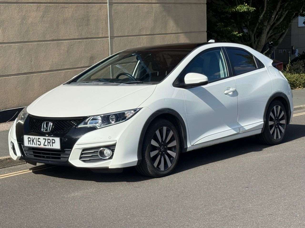 A 2015 HONDA CIVIC 1.8 i-VTEC SR Hatchback 5dr Petrol Manual Euro 6 (s/s) (142 ps) A 2015 HONDA CIVIC 1.8 i-VTEC SR Hatchback 5dr Petrol Manual Euro 6 (s/s) (142 ps)