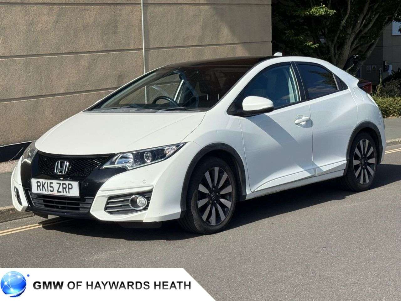 A 2015 HONDA CIVIC 1.8 i-VTEC SR Hatchback 5dr Petrol Manual Euro 6 (s/s) (142 ps) A 2015 HONDA CIVIC 1.8 i-VTEC SR Hatchback 5dr Petrol Manual Euro 6 (s/s) (142 ps)