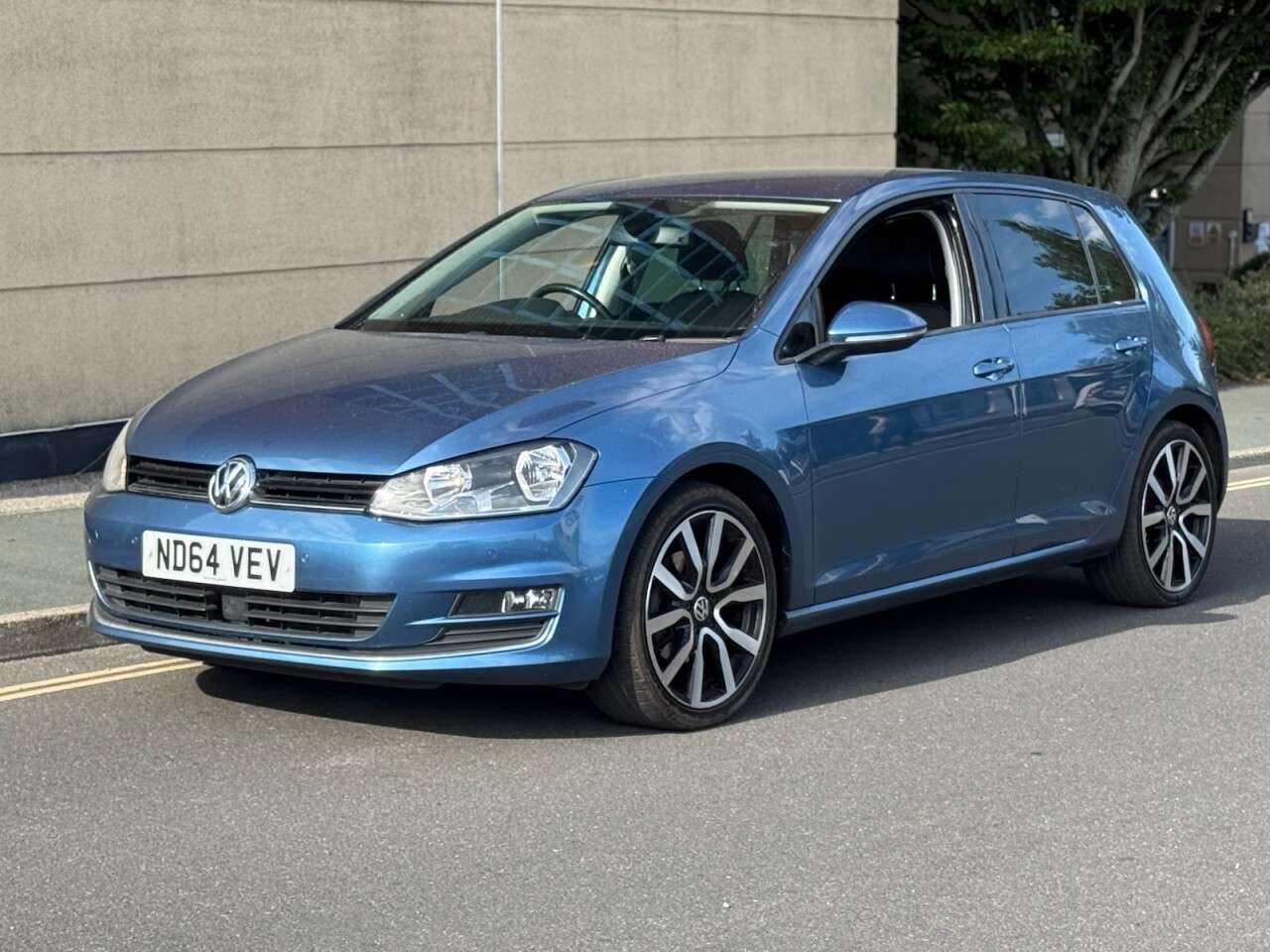 A 2014 VOLKSWAGEN GOLF 2.0 TDI BlueMotion Tech GT Hatchback 5dr Diesel DSG Euro 5 (s/s) (150 ps) A 2014 VOLKSWAGEN GOLF 2.0 TDI BlueMotion Tech GT Hatchback 5dr Diesel DSG Euro 5 (s/s) (150 ps)