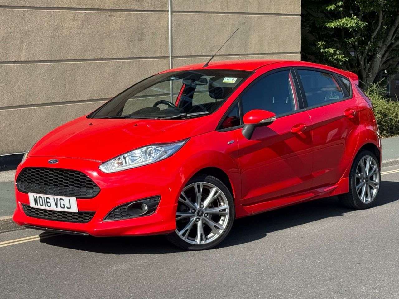 A 2016 FORD FIESTA 1.0T EcoBoost ST-Line Hatchback 5dr Petrol Manual Euro 6 (s/s) (125 ps) A 2016 FORD FIESTA 1.0T EcoBoost ST-Line Hatchback 5dr Petrol Manual Euro 6 (s/s) (125 ps)