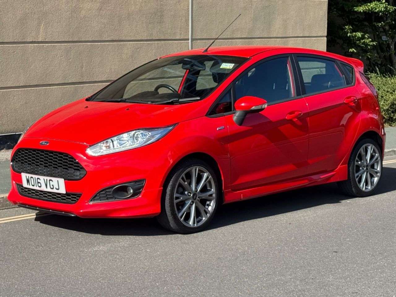 A 2016 FORD FIESTA 1.0T EcoBoost ST-Line Hatchback 5dr Petrol Manual Euro 6 (s/s) (125 ps) A 2016 FORD FIESTA 1.0T EcoBoost ST-Line Hatchback 5dr Petrol Manual Euro 6 (s/s) (125 ps)