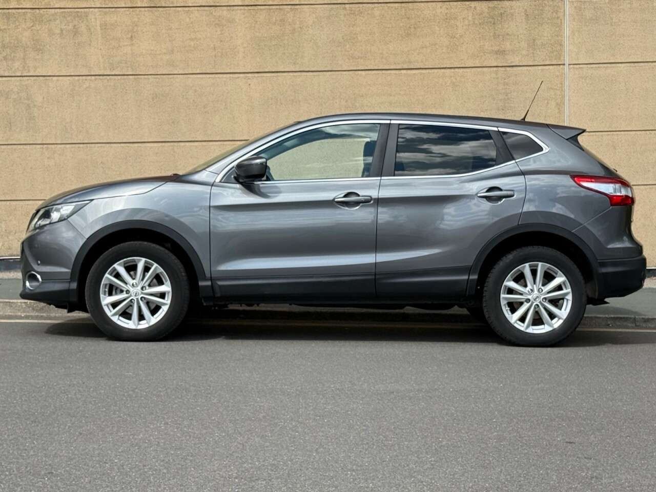 A 2014 NISSAN QASHQAI 1.5 dCi Acenta Premium SUV 5dr Diesel Manual 2WD Euro 5 (s/s) (110 ps) A 2014 NISSAN QASHQAI 1.5 dCi Acenta Premium SUV 5dr Diesel Manual 2WD Euro 5 (s/s) (110 ps)