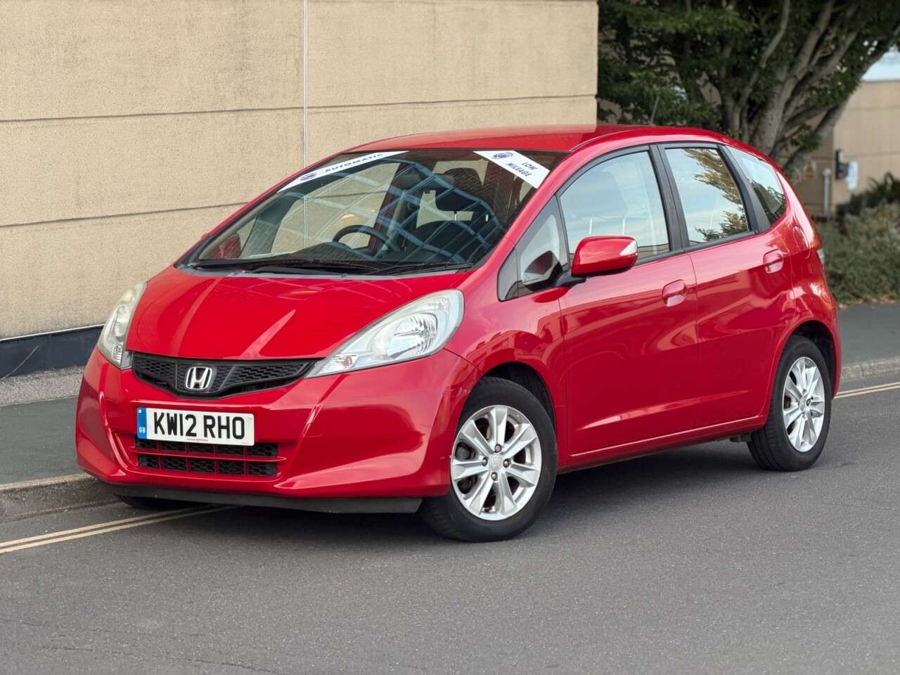A 2012 HONDA JAZZ 1.4 i-VTEC ES Hatchback 5dr Petrol CVT Euro 5 (99 ps) A 2012 HONDA JAZZ 1.4 i-VTEC ES Hatchback 5dr Petrol CVT Euro 5 (99 ps)