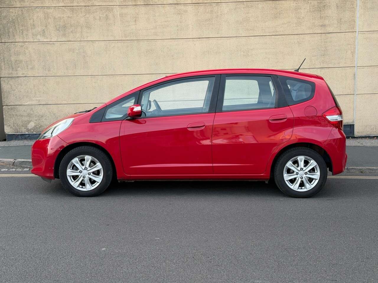 A 2012 HONDA JAZZ 1.4 i-VTEC ES Hatchback 5dr Petrol CVT Euro 5 (99 ps) A 2012 HONDA JAZZ 1.4 i-VTEC ES Hatchback 5dr Petrol CVT Euro 5 (99 ps)