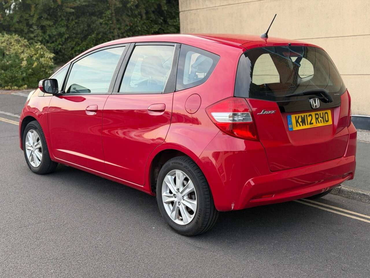 A 2012 HONDA JAZZ 1.4 i-VTEC ES Hatchback 5dr Petrol CVT Euro 5 (99 ps) A 2012 HONDA JAZZ 1.4 i-VTEC ES Hatchback 5dr Petrol CVT Euro 5 (99 ps)