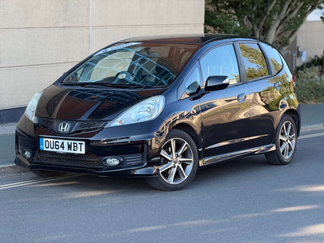 A 2014 HONDA JAZZ 1.4 i-VTEC Si Hatchback 5dr Petrol Manual Euro 5 (99 ps) A 2014 HONDA JAZZ 1.4 i-VTEC Si Hatchback 5dr Petrol Manual Euro 5 (99 ps)