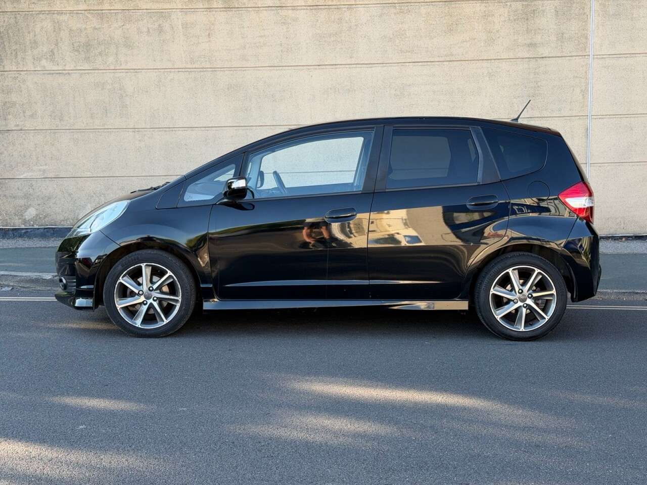 A 2014 HONDA JAZZ 1.4 i-VTEC Si Hatchback 5dr Petrol Manual Euro 5 (99 ps) A 2014 HONDA JAZZ 1.4 i-VTEC Si Hatchback 5dr Petrol Manual Euro 5 (99 ps)
