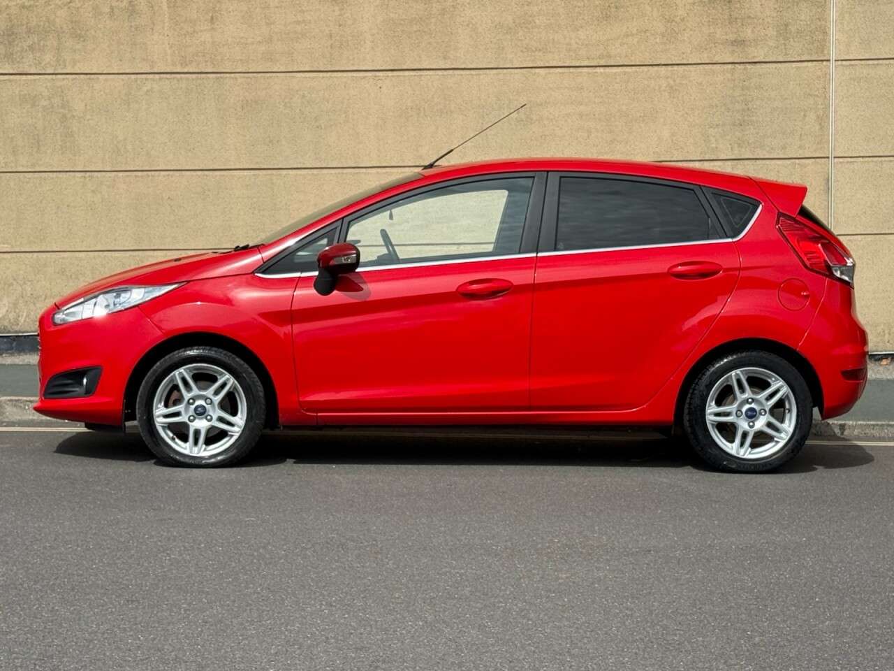 A 2014 FORD FIESTA 1.25 Zetec Hatchback 5dr Petrol Manual Euro 5 (82 ps) A 2014 FORD FIESTA 1.25 Zetec Hatchback 5dr Petrol Manual Euro 5 (82 ps)