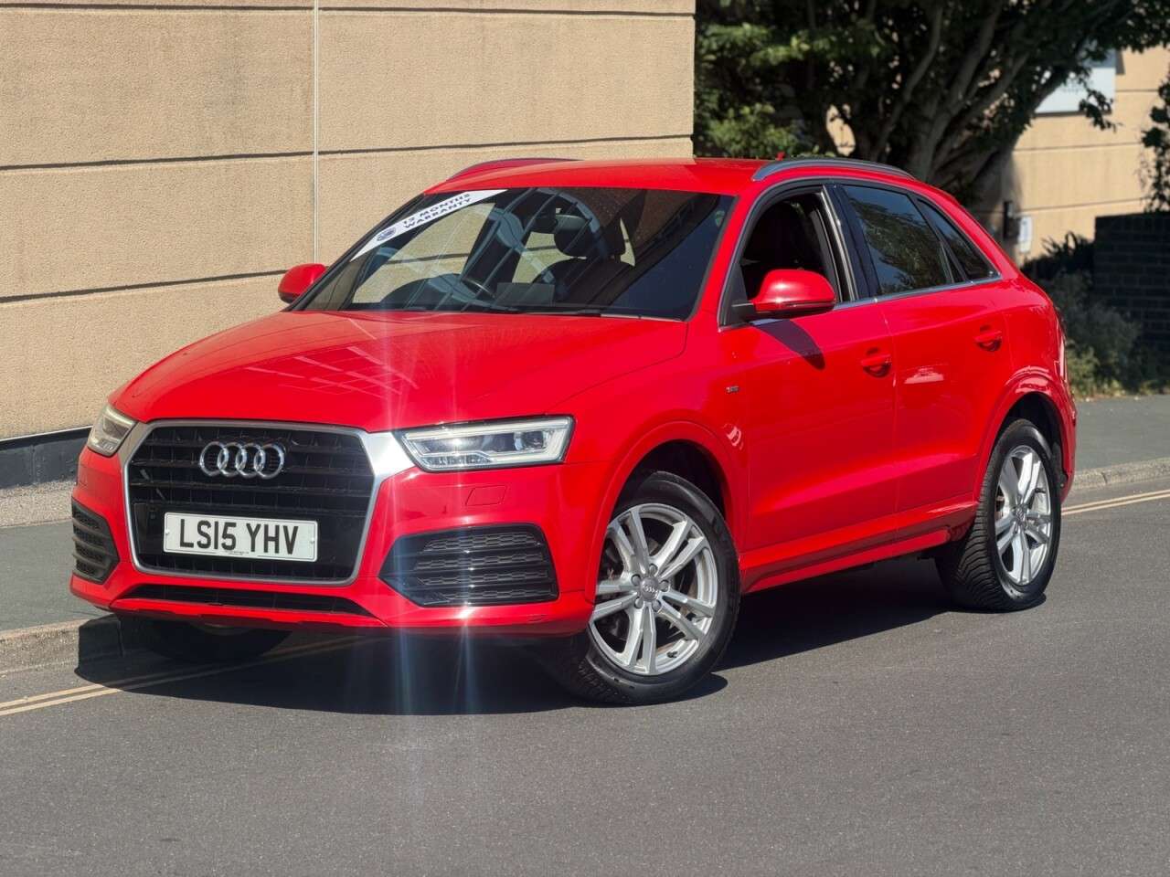 A 2015 AUDI Q3 1.4 TFSI CoD S line SUV 5dr Petrol Manual Euro 6 (s/s) (150 ps) A 2015 AUDI Q3 1.4 TFSI CoD S line SUV 5dr Petrol Manual Euro 6 (s/s) (150 ps)