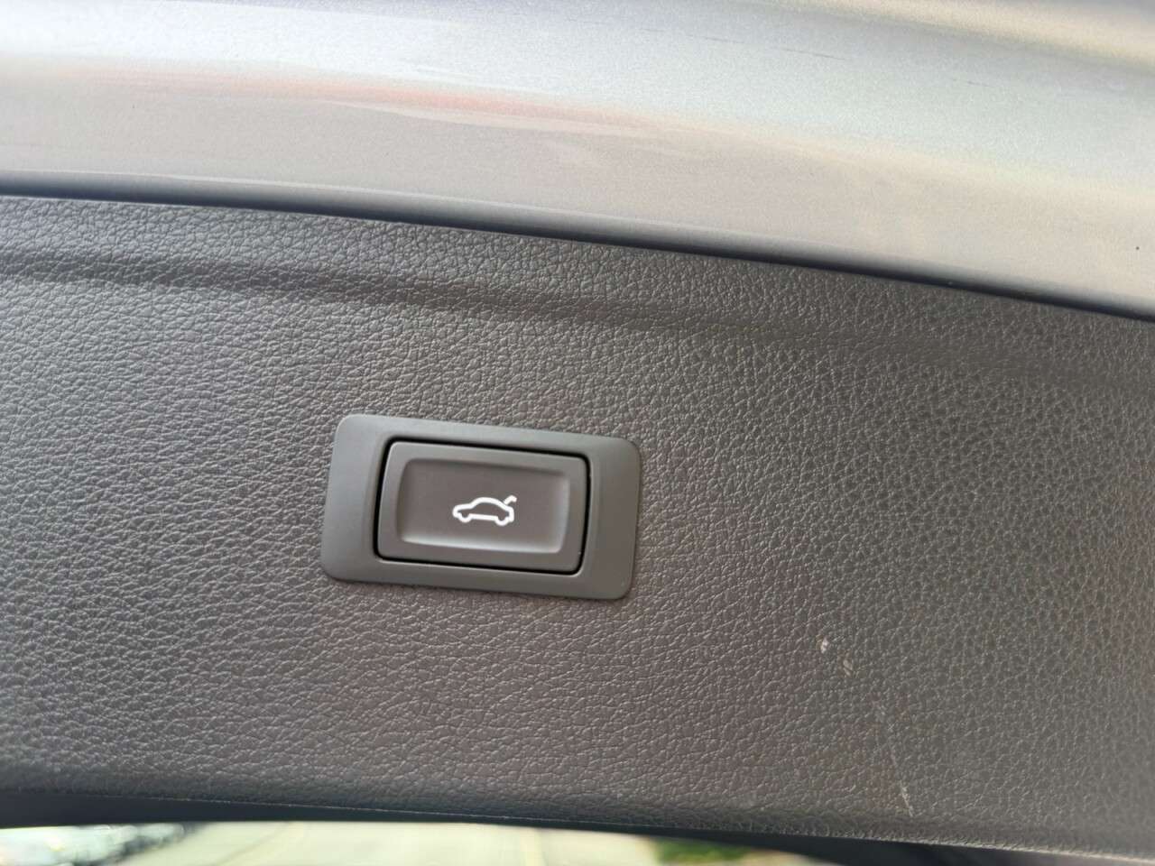 A 2020 AUDI Q5 2.0 TDI 40 S line SUV 5dr Diesel S Tronic quattro Euro 6 (s/s) (204 ps) A 2020 AUDI Q5 2.0 TDI 40 S line SUV 5dr Diesel S Tronic quattro Euro 6 (s/s) (204 ps)