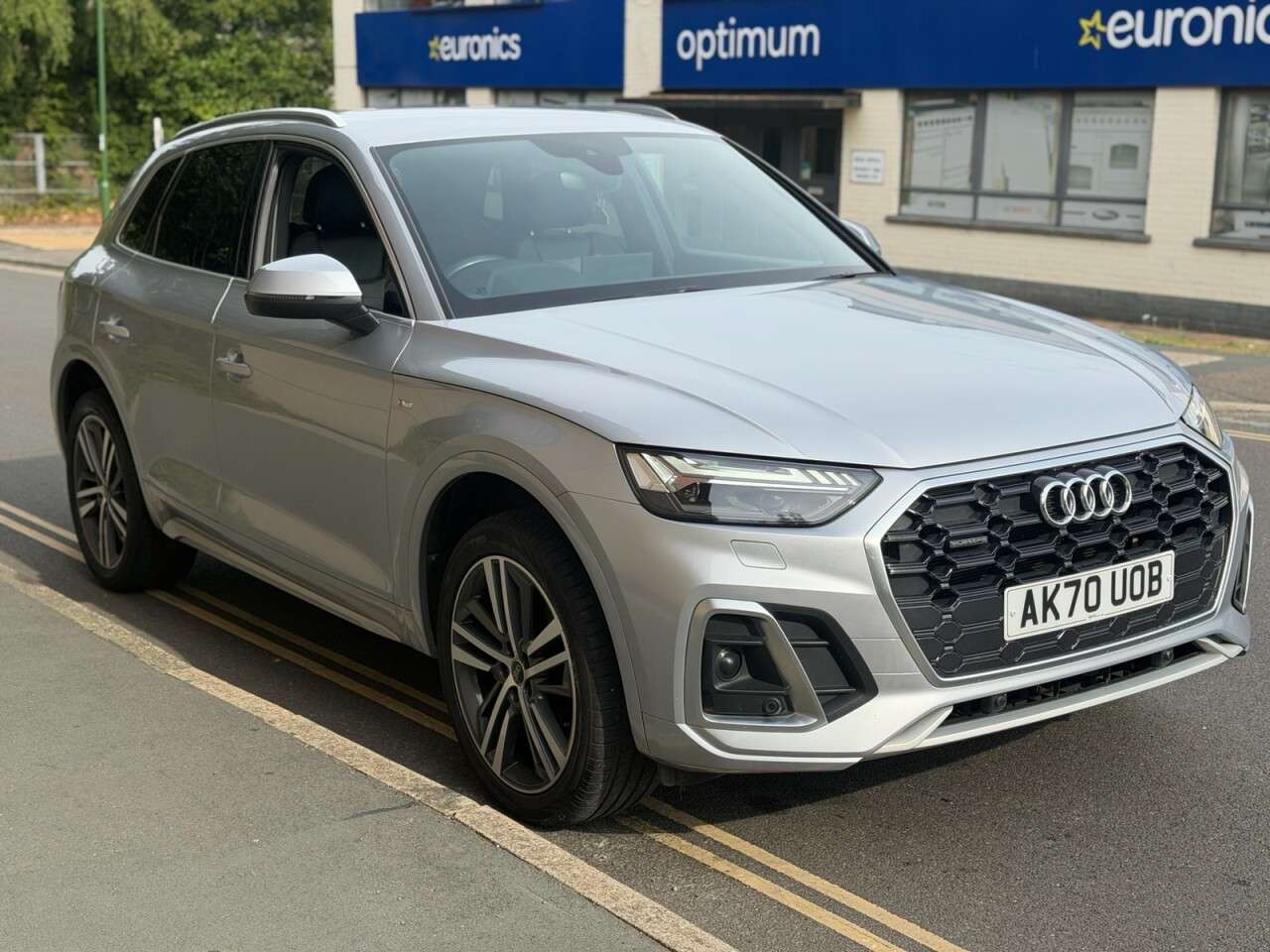 A 2020 AUDI Q5 2.0 TDI 40 S line SUV 5dr Diesel S Tronic quattro Euro 6 (s/s) (204 ps) A 2020 AUDI Q5 2.0 TDI 40 S line SUV 5dr Diesel S Tronic quattro Euro 6 (s/s) (204 ps)