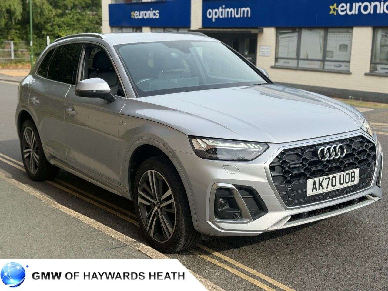 A 2020 AUDI Q5 2.0 TDI 40 S line SUV 5dr Diesel S Tronic quattro Euro 6 (s/s) (204 ps) A 2020 AUDI Q5 2.0 TDI 40 S line SUV 5dr Diesel S Tronic quattro Euro 6 (s/s) (204 ps)