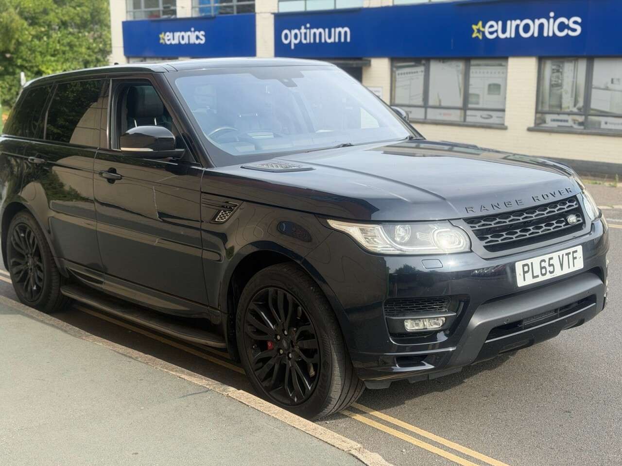 A 2015 LAND ROVER RANGE ROVER SPORT 3.0 SD V6 Autobiography Dynamic SUV 5dr Diesel Auto 4WD Euro 6 (s/s) (306 p A 2015 LAND ROVER RANGE ROVER SPORT 3.0 SD V6 Autobiography Dynamic SUV 5dr Diesel Auto 4WD Euro 6 (s/s) (306 p