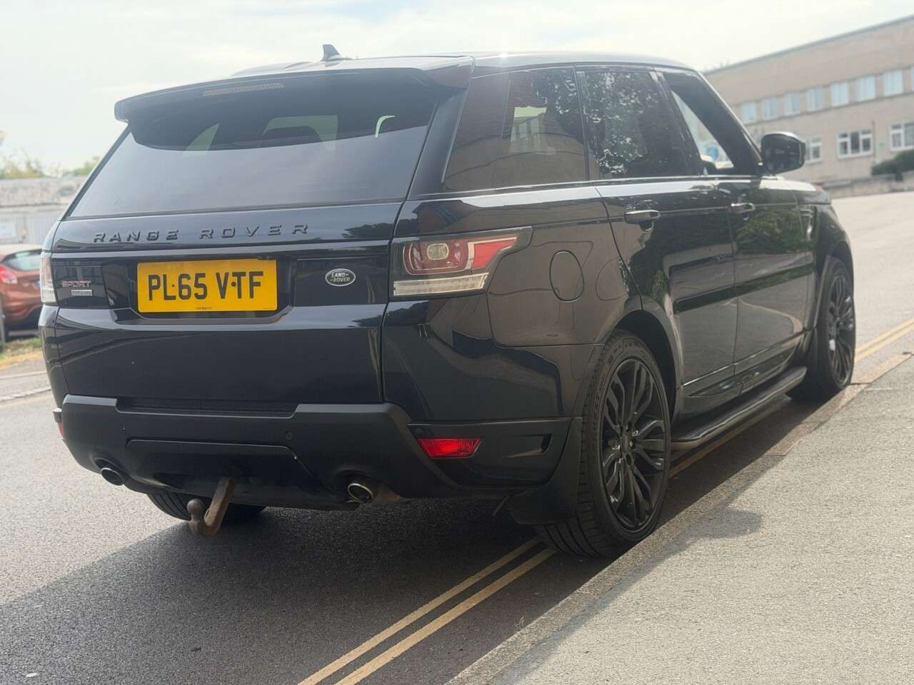 A 2015 LAND ROVER RANGE ROVER SPORT 3.0 SD V6 Autobiography Dynamic SUV 5dr Diesel Auto 4WD Euro 6 (s/s) (306 p A 2015 LAND ROVER RANGE ROVER SPORT 3.0 SD V6 Autobiography Dynamic SUV 5dr Diesel Auto 4WD Euro 6 (s/s) (306 p