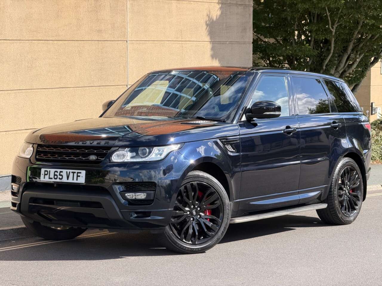 A 2015 LAND ROVER RANGE ROVER SPORT 3.0 SD V6 Autobiography Dynamic SUV 5dr Diesel Auto 4WD Euro 6 (s/s) (306 p A 2015 LAND ROVER RANGE ROVER SPORT 3.0 SD V6 Autobiography Dynamic SUV 5dr Diesel Auto 4WD Euro 6 (s/s) (306 p