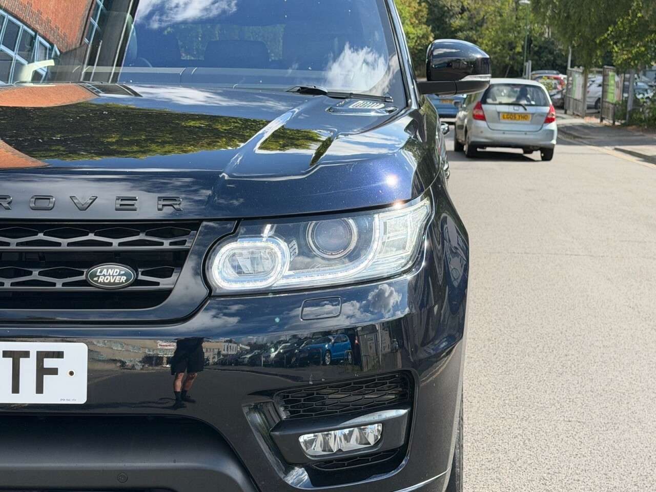 A 2015 LAND ROVER RANGE ROVER SPORT 3.0 SD V6 Autobiography Dynamic SUV 5dr Diesel Auto 4WD Euro 6 (s/s) (306 p A 2015 LAND ROVER RANGE ROVER SPORT 3.0 SD V6 Autobiography Dynamic SUV 5dr Diesel Auto 4WD Euro 6 (s/s) (306 p