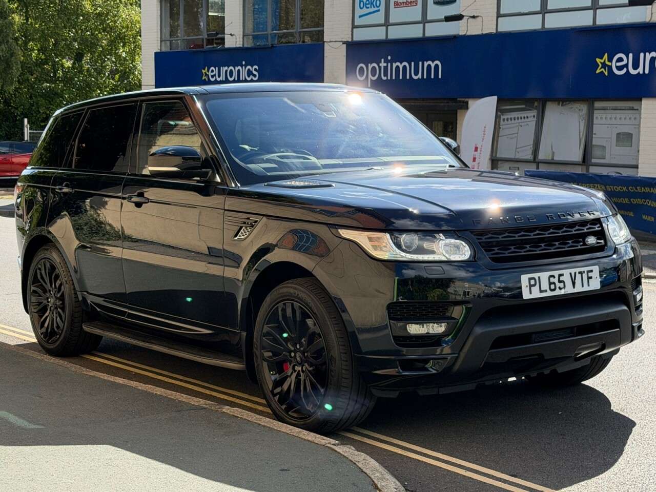 A 2015 LAND ROVER RANGE ROVER SPORT 3.0 SD V6 Autobiography Dynamic SUV 5dr Diesel Auto 4WD Euro 6 (s/s) (306 p A 2015 LAND ROVER RANGE ROVER SPORT 3.0 SD V6 Autobiography Dynamic SUV 5dr Diesel Auto 4WD Euro 6 (s/s) (306 p