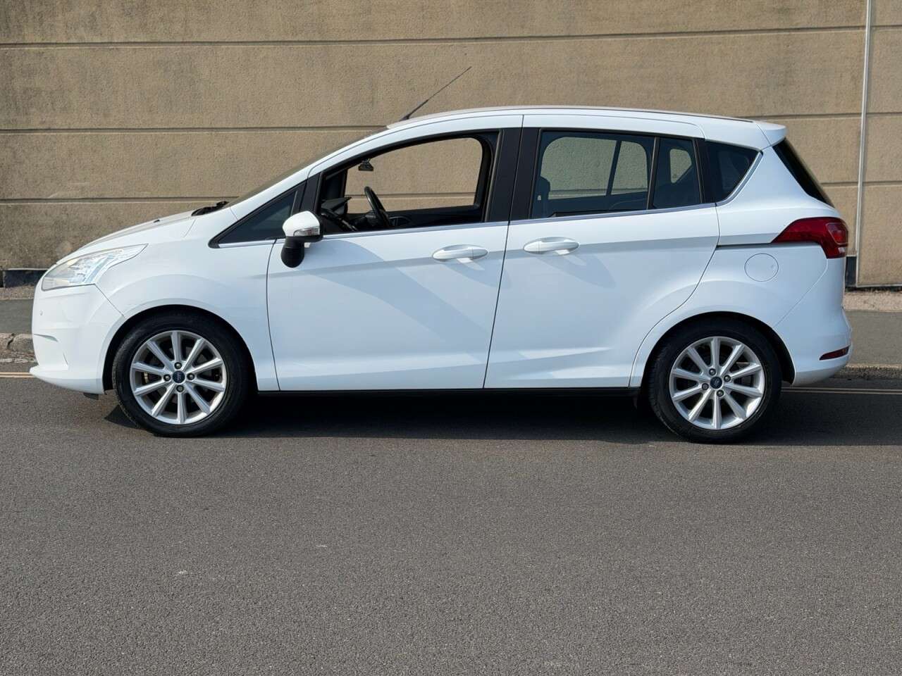 A 2015 FORD B-MAX 1.6 Titanium MPV 5dr Petrol Powershift Euro 5 (105 ps) A 2015 FORD B-MAX 1.6 Titanium MPV 5dr Petrol Powershift Euro 5 (105 ps)