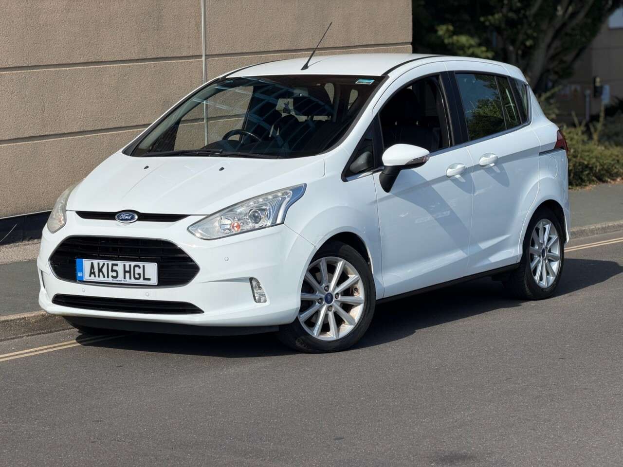 A 2015 FORD B-MAX 1.6 Titanium MPV 5dr Petrol Powershift Euro 5 (105 ps) A 2015 FORD B-MAX 1.6 Titanium MPV 5dr Petrol Powershift Euro 5 (105 ps)