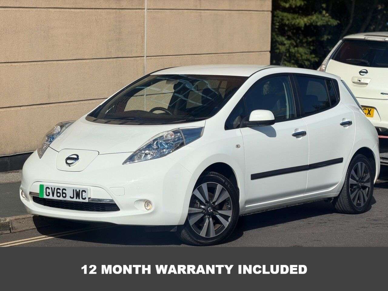 A 2016 NISSAN LEAF 30kWh Tekna Hatchback 5dr Electric Auto (109 bhp) A 2016 NISSAN LEAF 30kWh Tekna Hatchback 5dr Electric Auto (109 bhp)