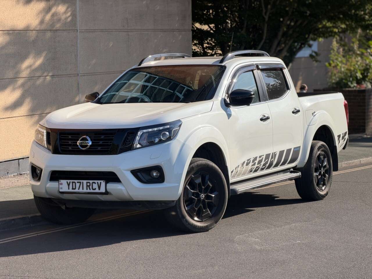 A 2021 NISSAN NAVARA 2.3 dCi N-Guard Pickup Double Cab 4dr Diesel Auto 4WD Euro 6 (190 ps) A 2021 NISSAN NAVARA 2.3 dCi N-Guard Pickup Double Cab 4dr Diesel Auto 4WD Euro 6 (190 ps)