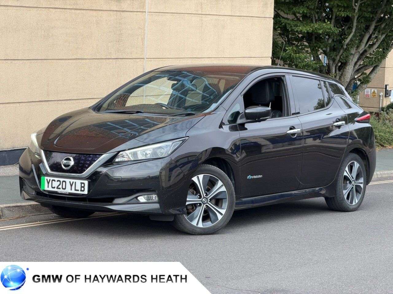 A 2020 NISSAN LEAF 40kWh N-Connecta Hatchback 5dr Electric Auto (150 ps) A 2020 NISSAN LEAF 40kWh N-Connecta Hatchback 5dr Electric Auto (150 ps)