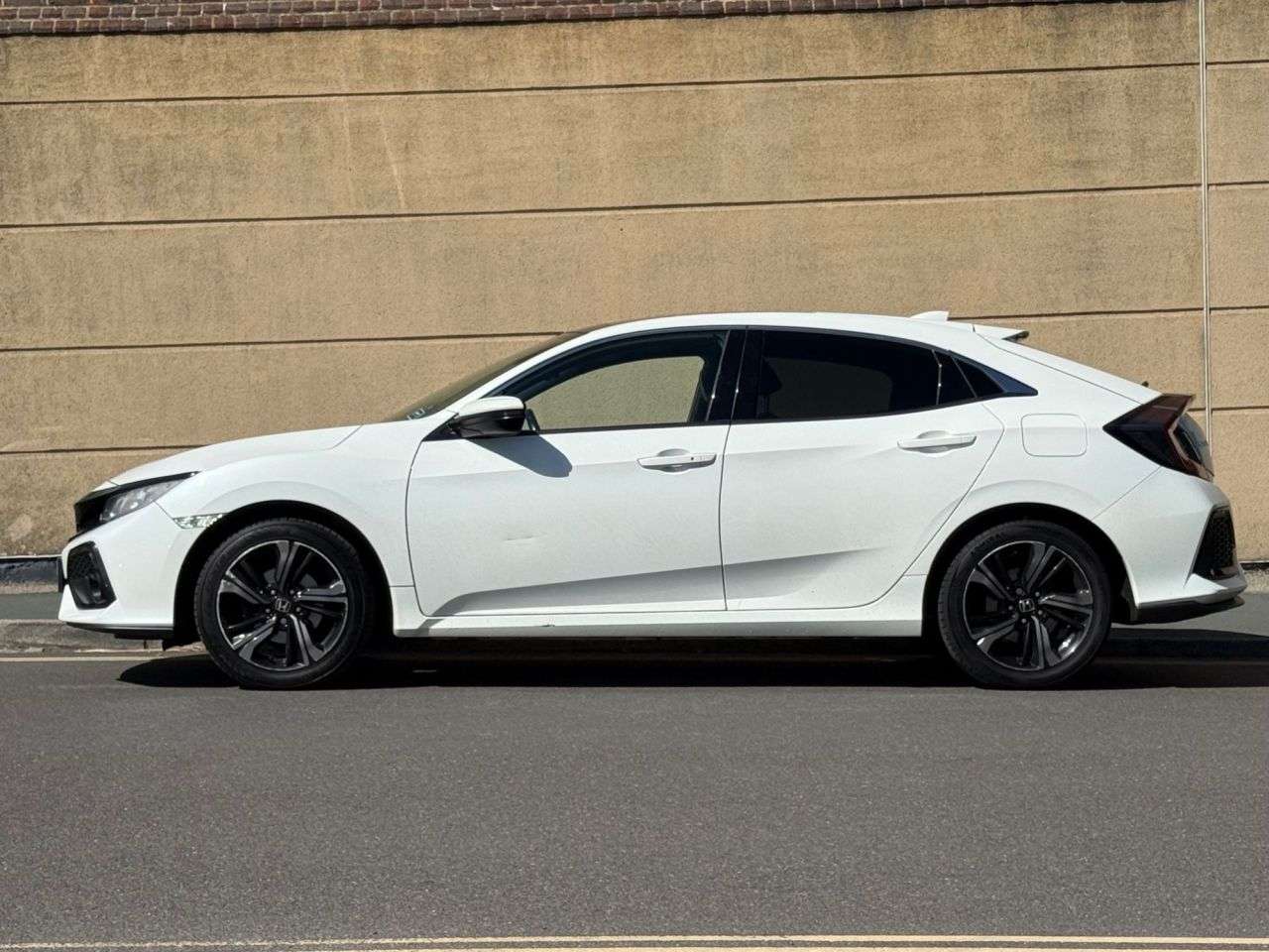 A 2017 HONDA CIVIC 1.0 VTEC Turbo EX Hatchback 5dr Petrol Manual Euro 6 (s/s) (129 ps) A 2017 HONDA CIVIC 1.0 VTEC Turbo EX Hatchback 5dr Petrol Manual Euro 6 (s/s) (129 ps)