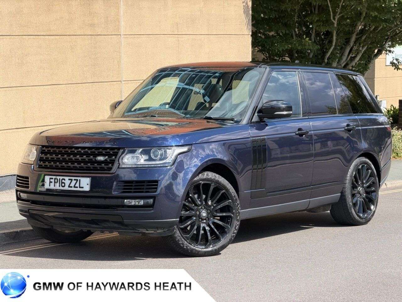 A 2016 LAND ROVER RANGE ROVER 3.0 TD V6 Vogue SUV 5dr Diesel Auto 4WD Euro 6 (s/s) (258 ps) A 2016 LAND ROVER RANGE ROVER 3.0 TD V6 Vogue SUV 5dr Diesel Auto 4WD Euro 6 (s/s) (258 ps)