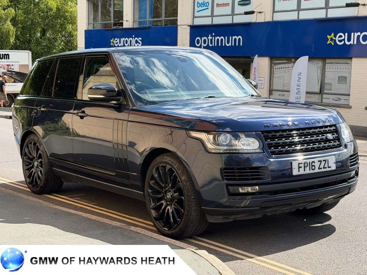 A 2016 LAND ROVER RANGE ROVER 3.0 TD V6 Vogue SUV 5dr Diesel Auto 4WD Euro 6 (s/s) (258 ps) A 2016 LAND ROVER RANGE ROVER 3.0 TD V6 Vogue SUV 5dr Diesel Auto 4WD Euro 6 (s/s) (258 ps)