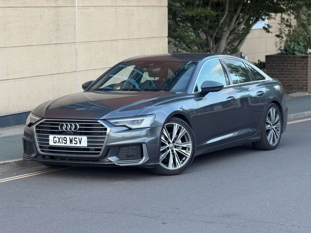 A 2019 AUDI A6 SALOON 2.0 TDI 40 S line Saloon 4dr Diesel S Tronic Euro 6 (s/s) (204 ps) A 2019 AUDI A6 SALOON 2.0 TDI 40 S line Saloon 4dr Diesel S Tronic Euro 6 (s/s) (204 ps)