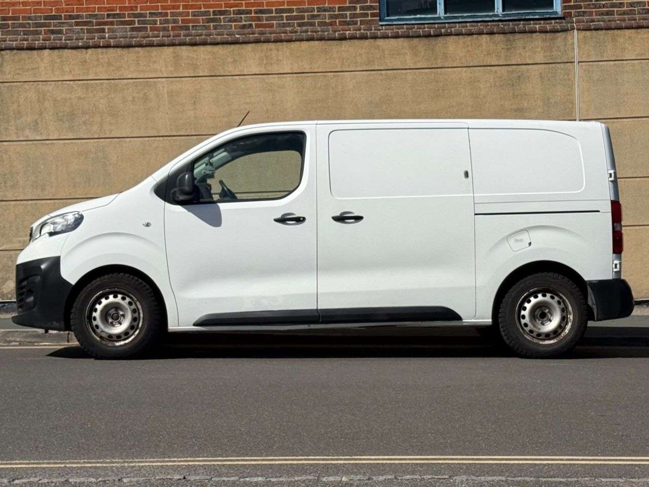 A 2018 PEUGEOT EXPERT 1.6 BlueHDi 1000 Professional Standard Panel Van 6dr Diesel Manual MWB Euro A 2018 PEUGEOT EXPERT 1.6 BlueHDi 1000 Professional Standard Panel Van 6dr Diesel Manual MWB Euro