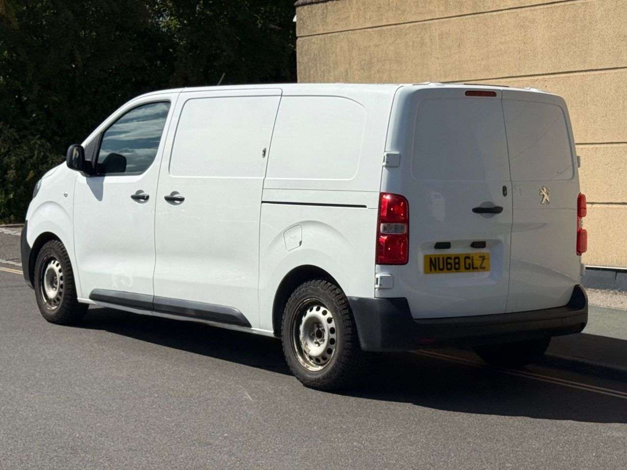 A 2018 PEUGEOT EXPERT 1.6 BlueHDi 1000 Professional Standard Panel Van 6dr Diesel Manual MWB Euro A 2018 PEUGEOT EXPERT 1.6 BlueHDi 1000 Professional Standard Panel Van 6dr Diesel Manual MWB Euro