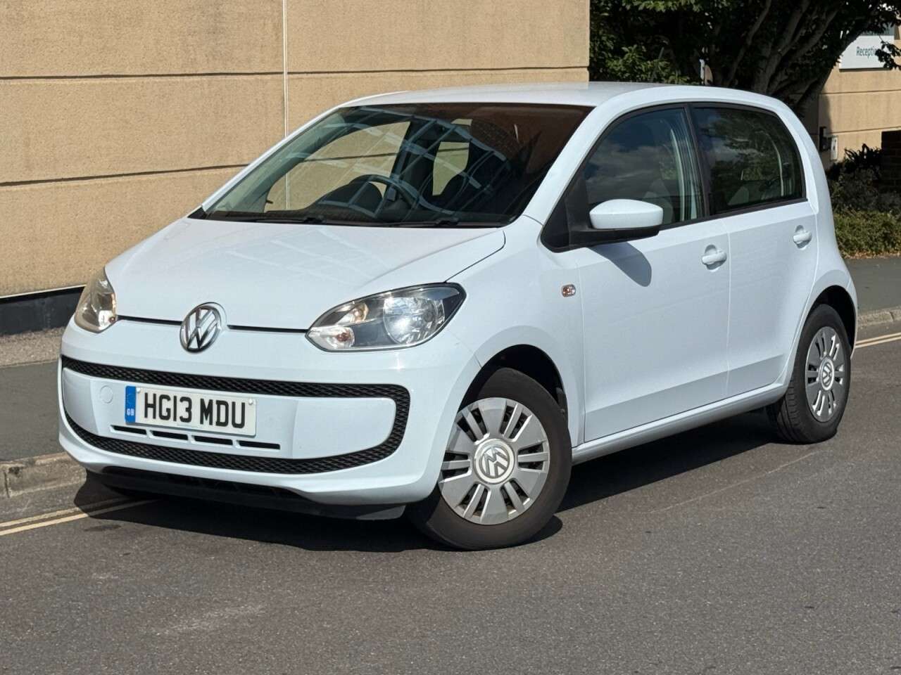 A 2013 VOLKSWAGEN UP! 1.0 Move up! Hatchback 5dr Petrol ASG Euro 5 (60 ps) A 2013 VOLKSWAGEN UP! 1.0 Move up! Hatchback 5dr Petrol ASG Euro 5 (60 ps)