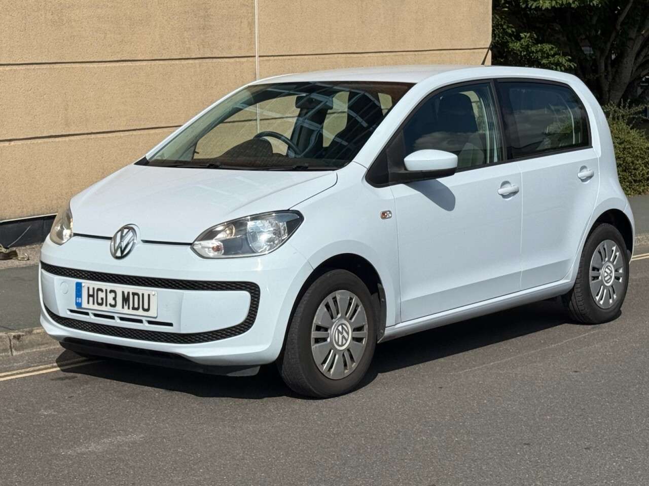 A 2013 VOLKSWAGEN UP! 1.0 Move up! Hatchback 5dr Petrol ASG Euro 5 (60 ps) A 2013 VOLKSWAGEN UP! 1.0 Move up! Hatchback 5dr Petrol ASG Euro 5 (60 ps)