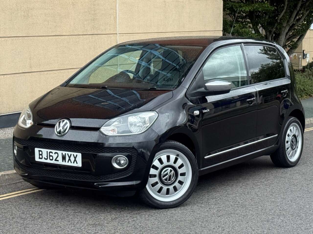 A 2012 VOLKSWAGEN UP! 1.0 up! Black Hatchback 5dr Petrol Manual Euro 5 (75 ps) A 2012 VOLKSWAGEN UP! 1.0 up! Black Hatchback 5dr Petrol Manual Euro 5 (75 ps)