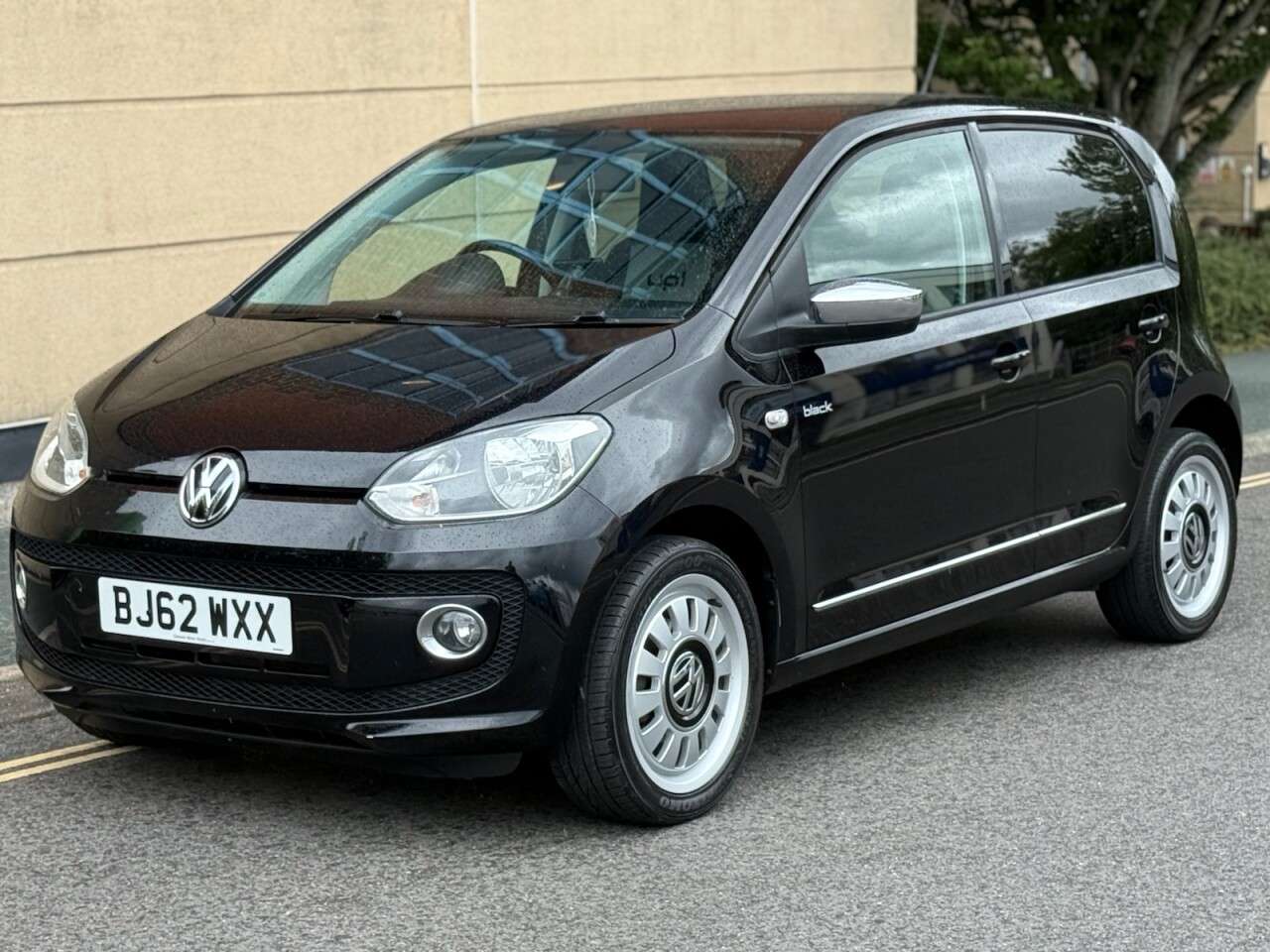 A 2012 VOLKSWAGEN UP! 1.0 up! Black Hatchback 5dr Petrol Manual Euro 5 (75 ps) A 2012 VOLKSWAGEN UP! 1.0 up! Black Hatchback 5dr Petrol Manual Euro 5 (75 ps)