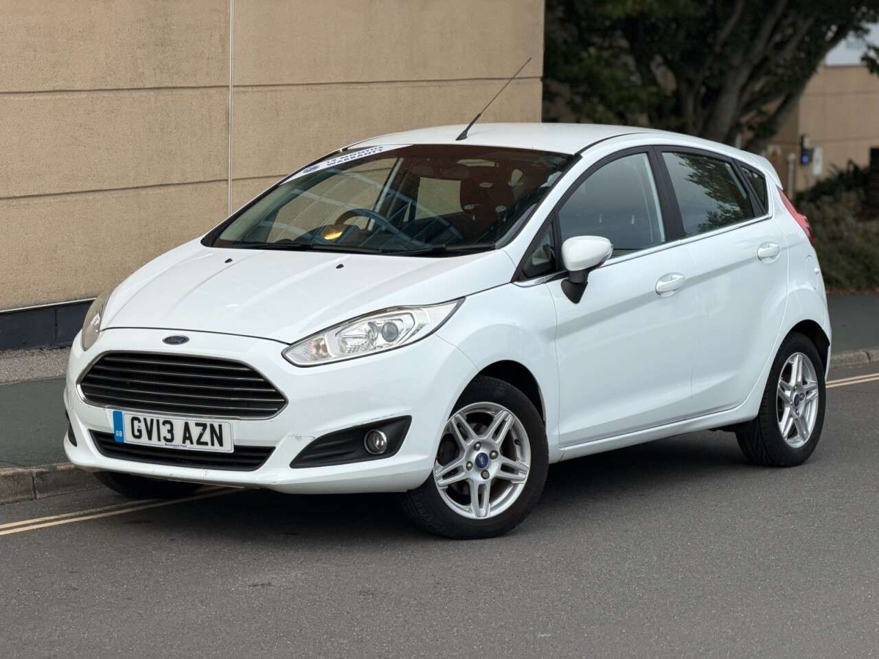 A 2013 FORD FIESTA 1.0T EcoBoost Zetec Hatchback 5dr Petrol Manual Euro 5 (s/s) (100 ps) A 2013 FORD FIESTA 1.0T EcoBoost Zetec Hatchback 5dr Petrol Manual Euro 5 (s/s) (100 ps)