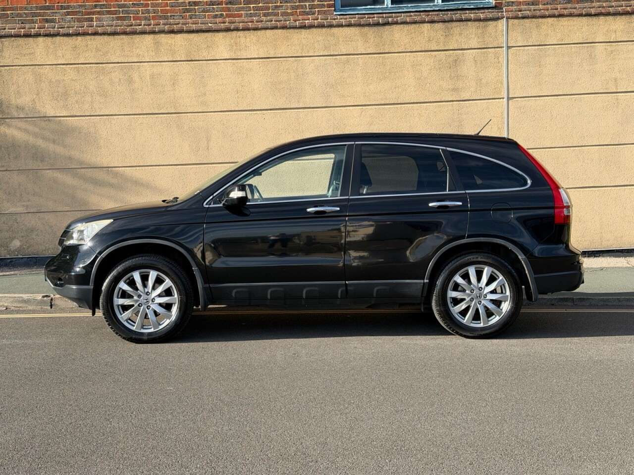 A 2012 HONDA CR-V 2.2 i-DTEC ES-T SUV 5dr Diesel Manual 4WD Euro 5 (150 ps) A 2012 HONDA CR-V 2.2 i-DTEC ES-T SUV 5dr Diesel Manual 4WD Euro 5 (150 ps)