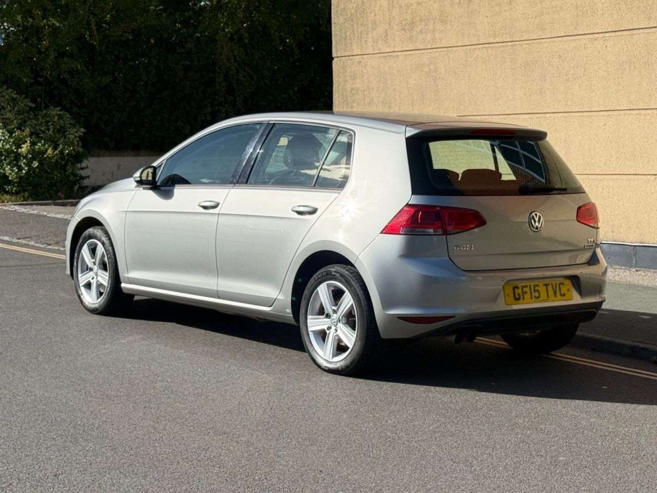 A 2015 VOLKSWAGEN GOLF 1.4 TSI BlueMotion Tech Match Hatchback 5dr Petrol DSG Euro 5 (s/s) (122 ps A 2015 VOLKSWAGEN GOLF 1.4 TSI BlueMotion Tech Match Hatchback 5dr Petrol DSG Euro 5 (s/s) (122 ps