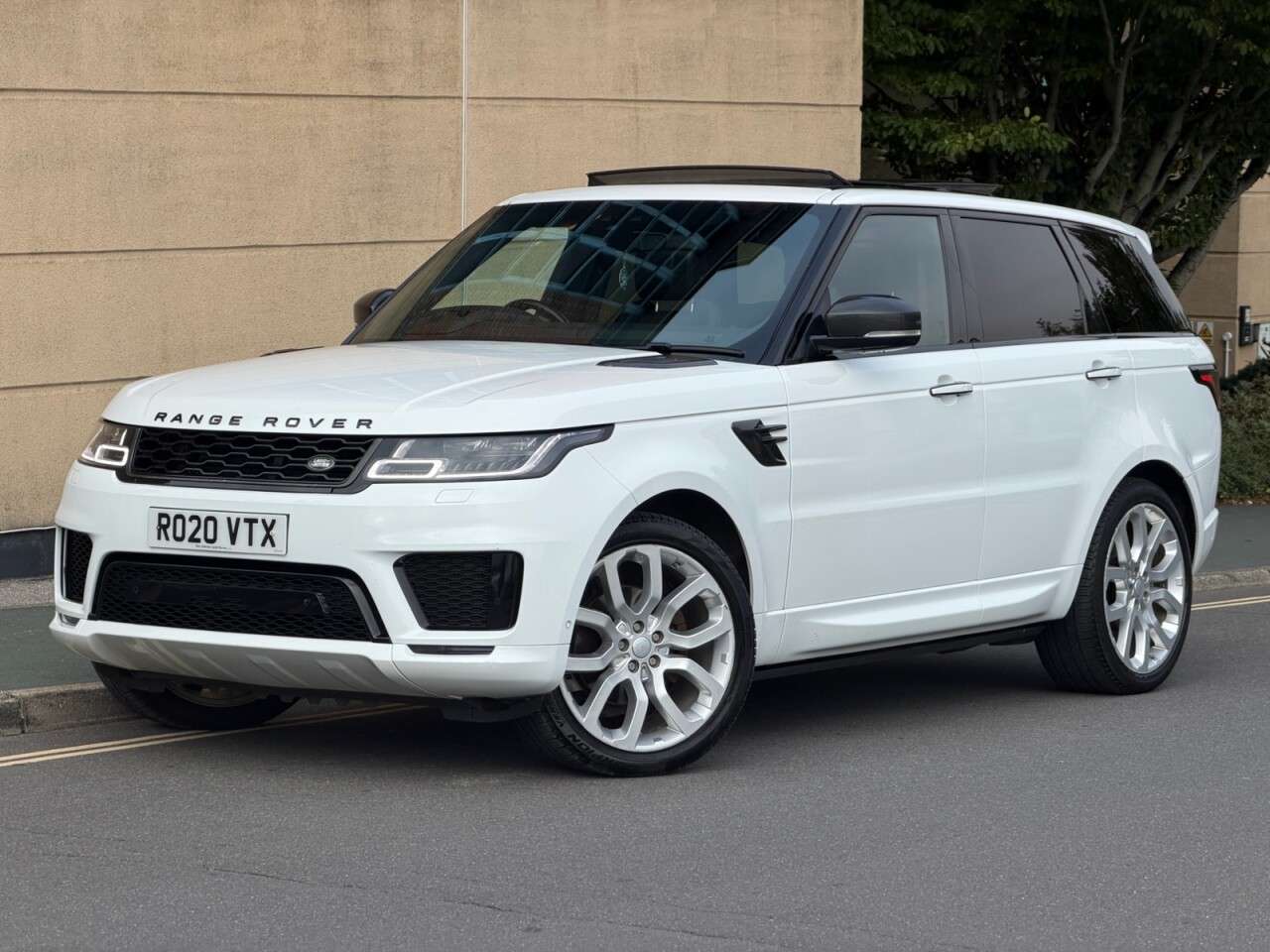 A 2020 LAND ROVER RANGE ROVER SPORT 3.0 SD V6 Autobiography Dynamic SUV 5dr Diesel Auto 4WD Euro 6 (s/s) (306 p A 2020 LAND ROVER RANGE ROVER SPORT 3.0 SD V6 Autobiography Dynamic SUV 5dr Diesel Auto 4WD Euro 6 (s/s) (306 p