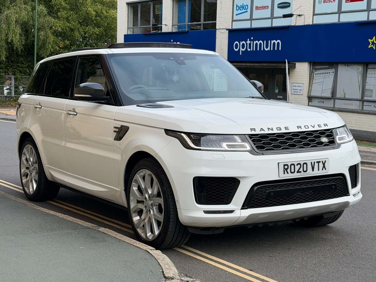 A 2020 LAND ROVER RANGE ROVER SPORT 3.0 SD V6 Autobiography Dynamic SUV 5dr Diesel Auto 4WD Euro 6 (s/s) (306 p A 2020 LAND ROVER RANGE ROVER SPORT 3.0 SD V6 Autobiography Dynamic SUV 5dr Diesel Auto 4WD Euro 6 (s/s) (306 p